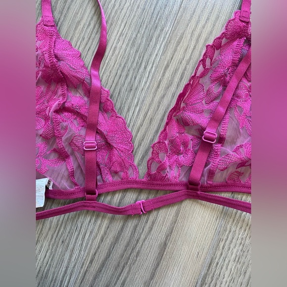 PrettyLittleThing Plus Violet Floral Embroidery Lace 3 Piece Lingerie Set - Picture 5 of 13